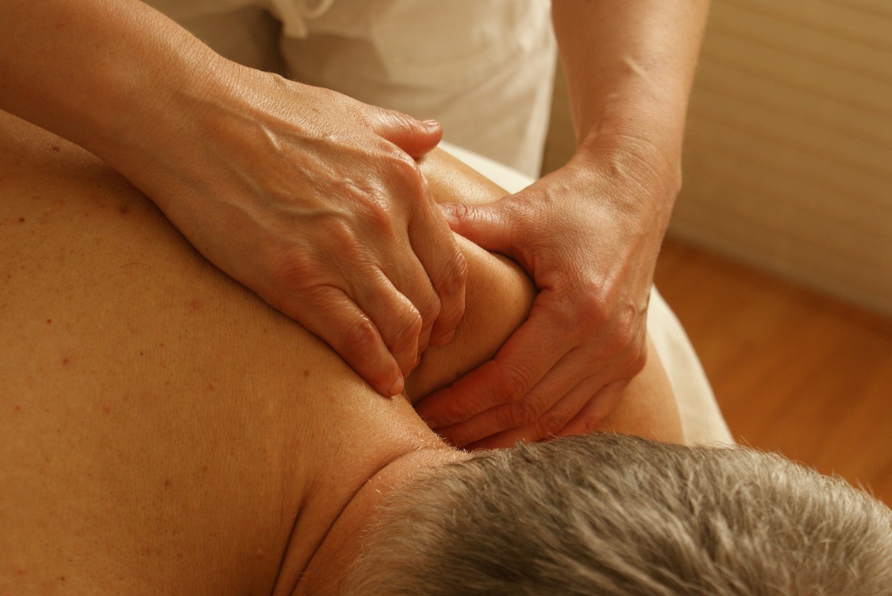 durere umar masaj - sfatulparintilor.ro - pixabay_com