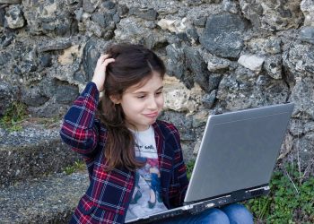 Ce pot dezvalui copiii pe internet
