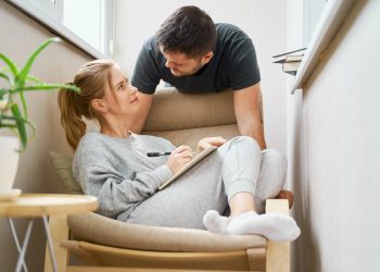 Ce sa faci cand traiesti cu un barbat introvertit