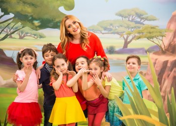 Alina Sorescu interpreteaza o piesa din noul serial „Garda Felina” ce se lanseaza la Disney Junior pe 18 aprilie la 19:30.