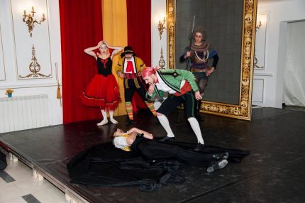 La cererea publicului, in mijlocul verii, balerina si coregrafa Corina Dumitrescu revine pe scena Operei Comice pentru Copii cu un spectacol-atelier interactiv destinat tuturor iubitorilor de dans.