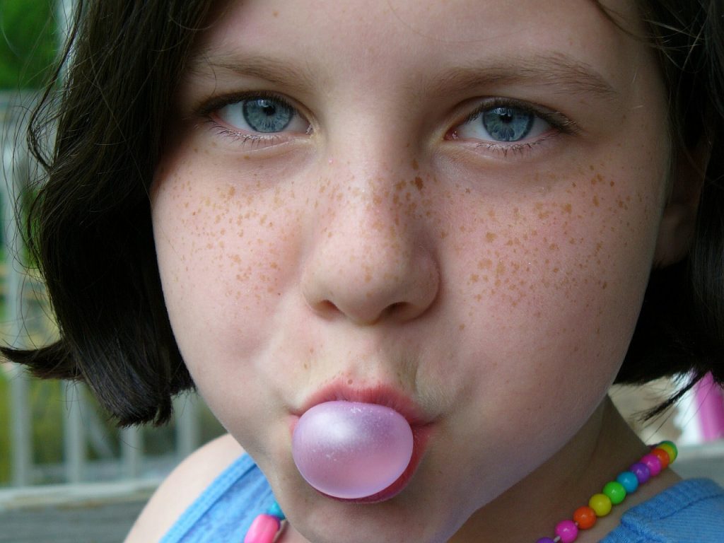 Ce se intampla cand inghiti guma de mestecat - sfatulparintilor.ro - pixabay_com