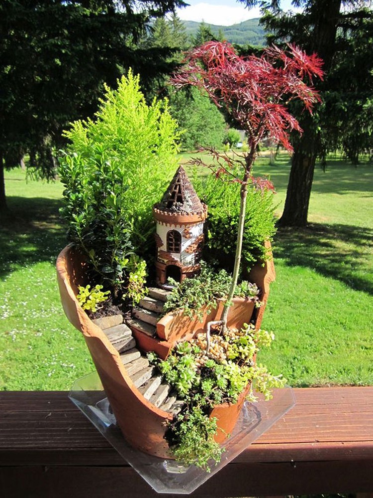 Turn-Broken-Pots-Into-Beautiful-Garden-DIY-04