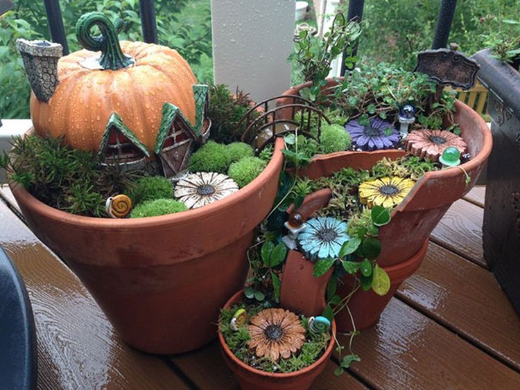 Turn-Broken-Pots-Into-Beautiful-Garden-DIY-10