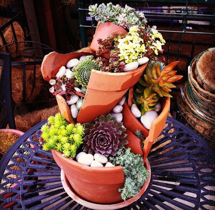 Turn-Broken-Pots-Into-Beautiful-Garden-DIY-14