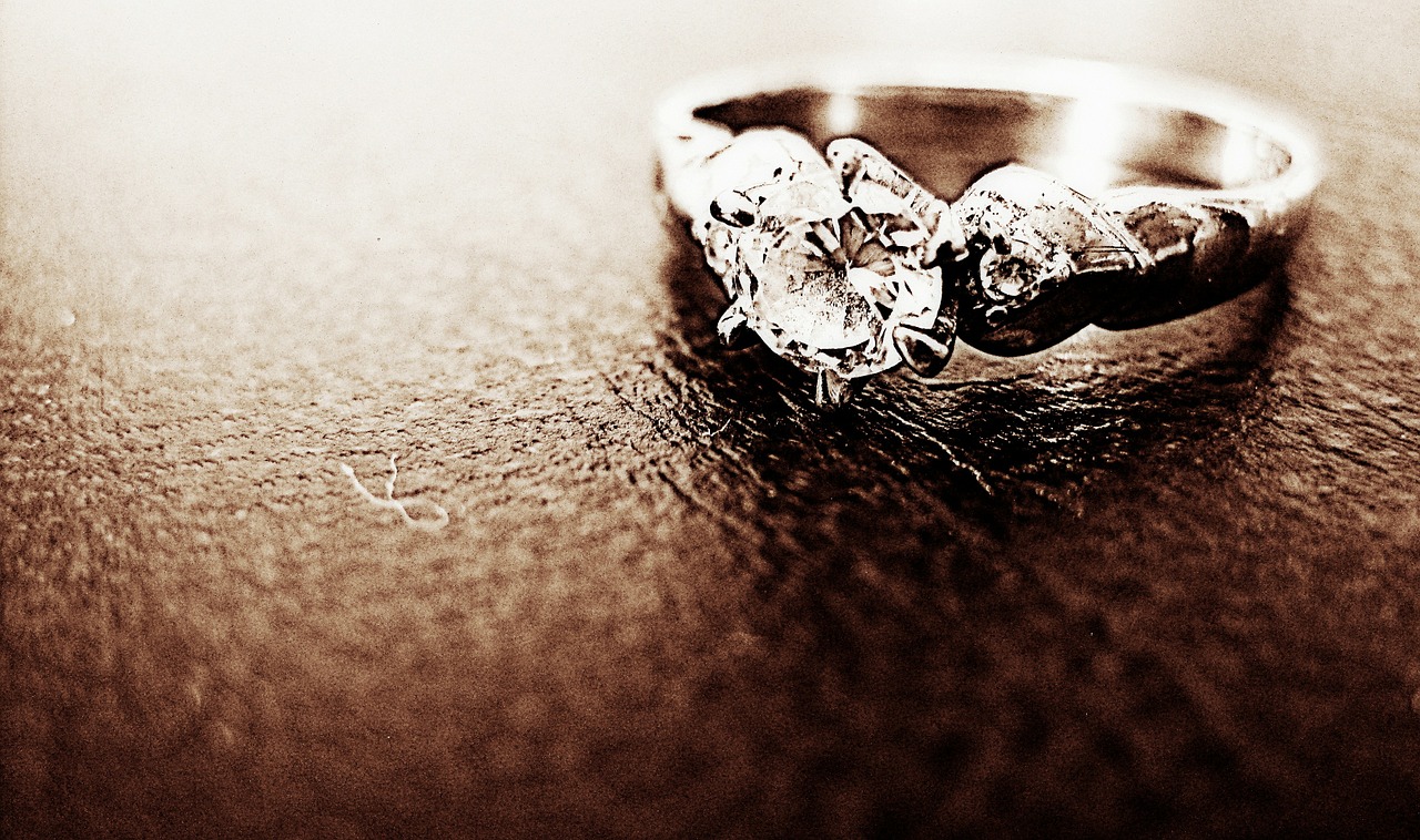 cerere in casatorie- inel - logdna - sfatulparintilor.ro - pixabay_com