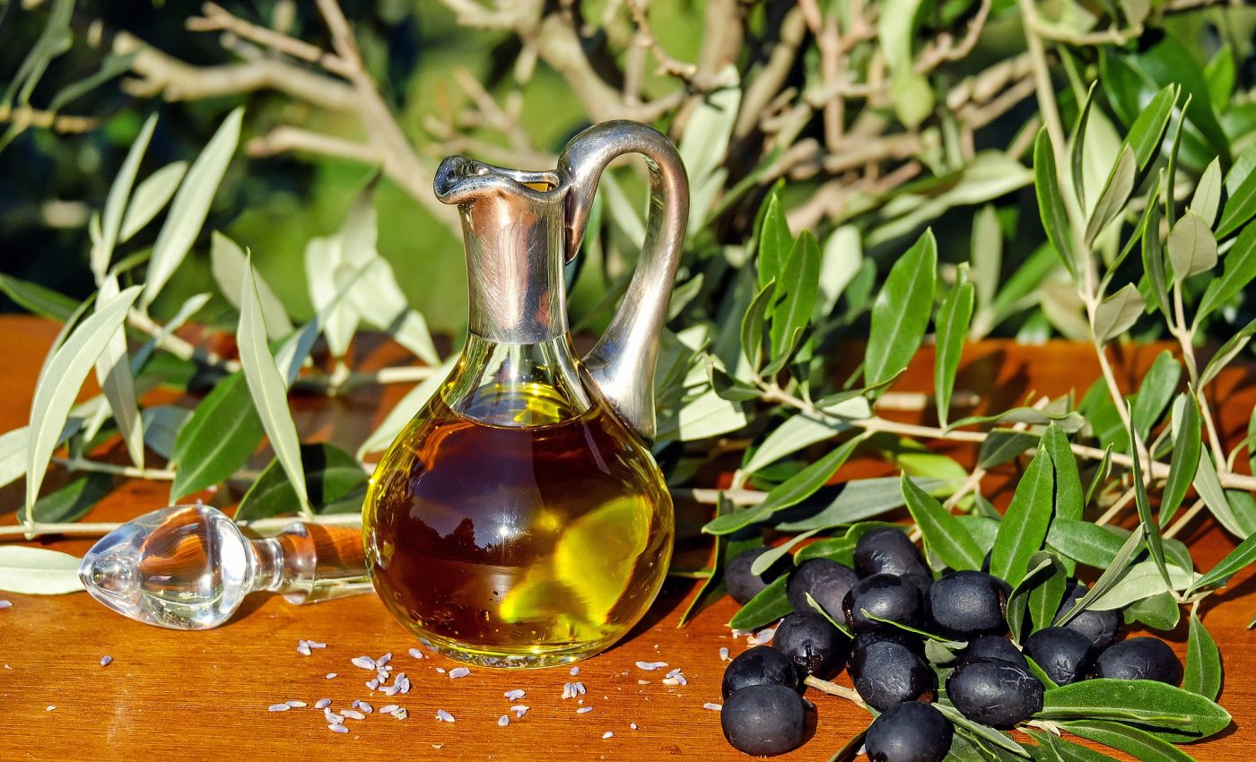 ulei de masline - sfatulparintilor.ro - pixabay_com - olive-oil-1596639_1920