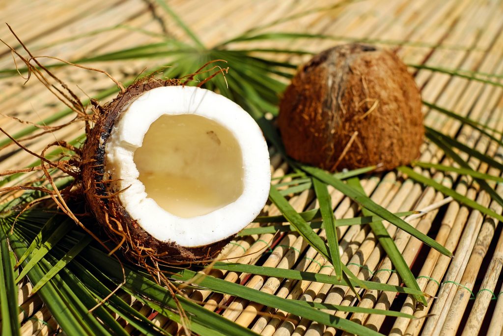 utilizari ale uleiului de cocos in gospodarie