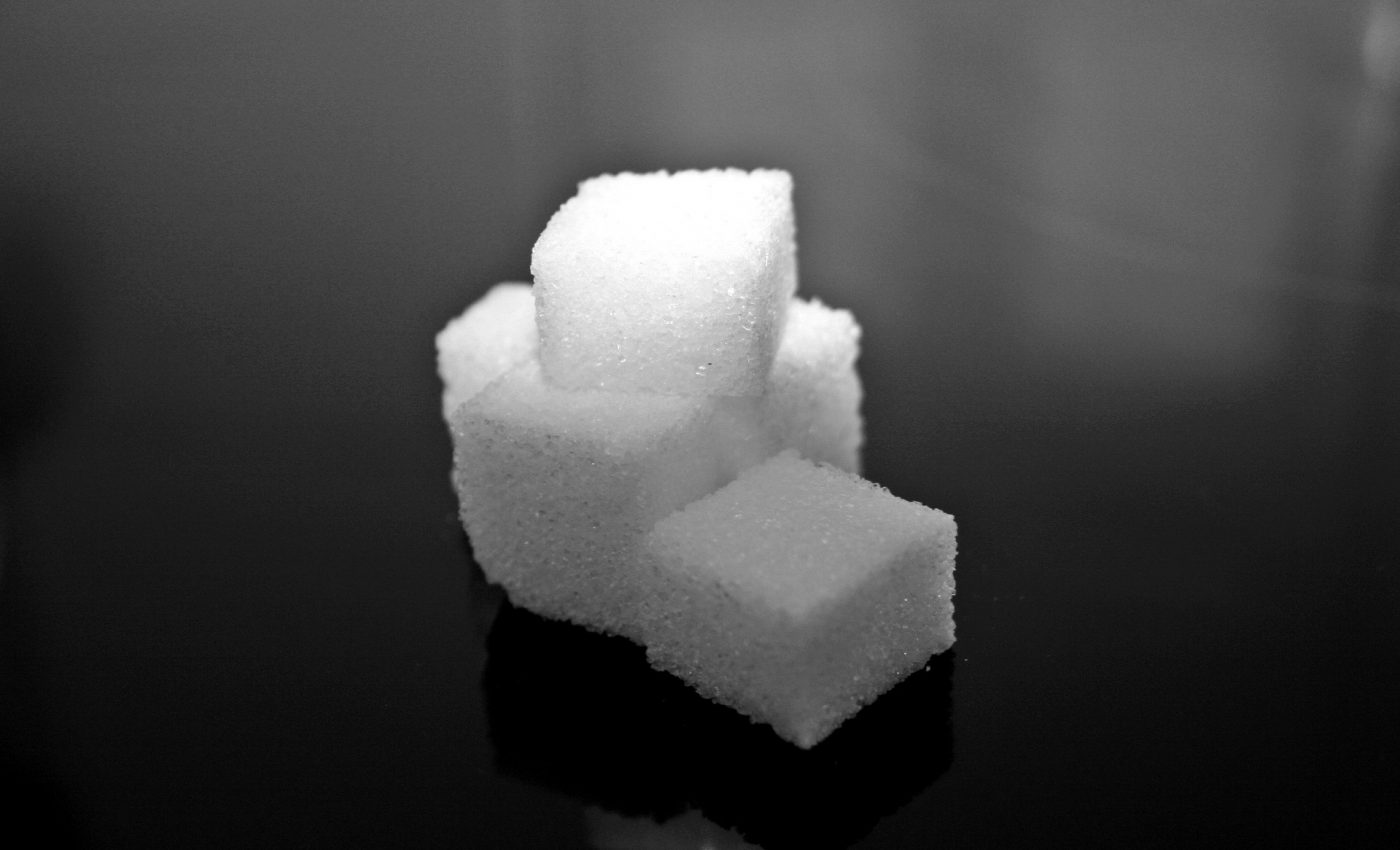zahar -sfatulparintilor.ro - pixabay_com - sugar-cube-282534_1920