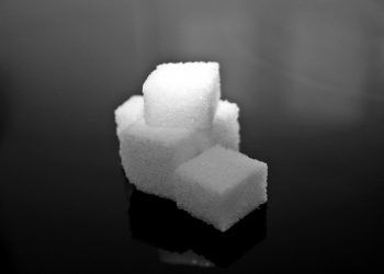 zahar -sfatulparintilor.ro - pixabay_com - sugar-cube-282534_1920