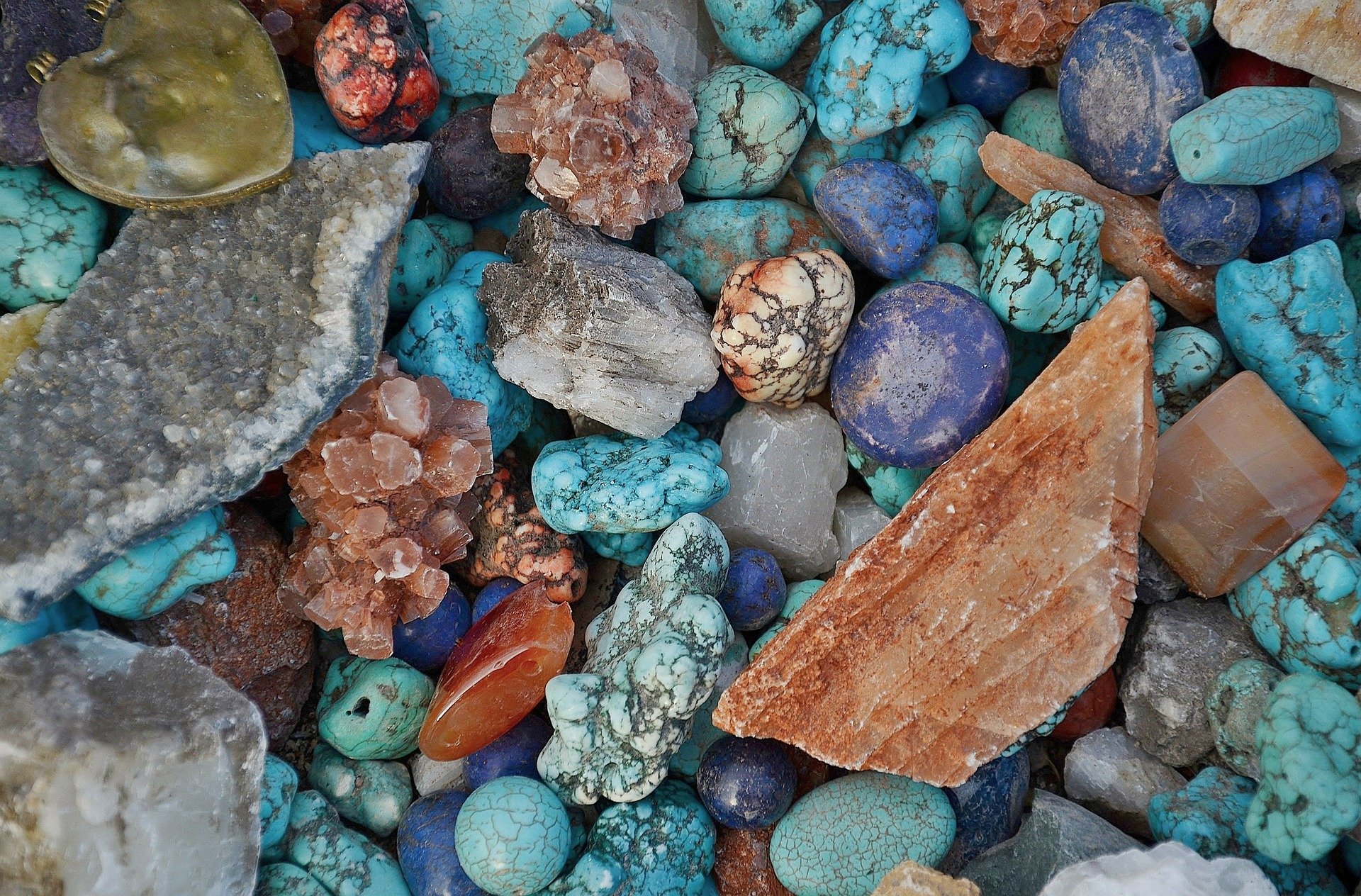 Cum sa cureti energia negativa cu ajutorul cristalelor - sfatulparintilor.ro -pixabay-com - stone-271752_1920
