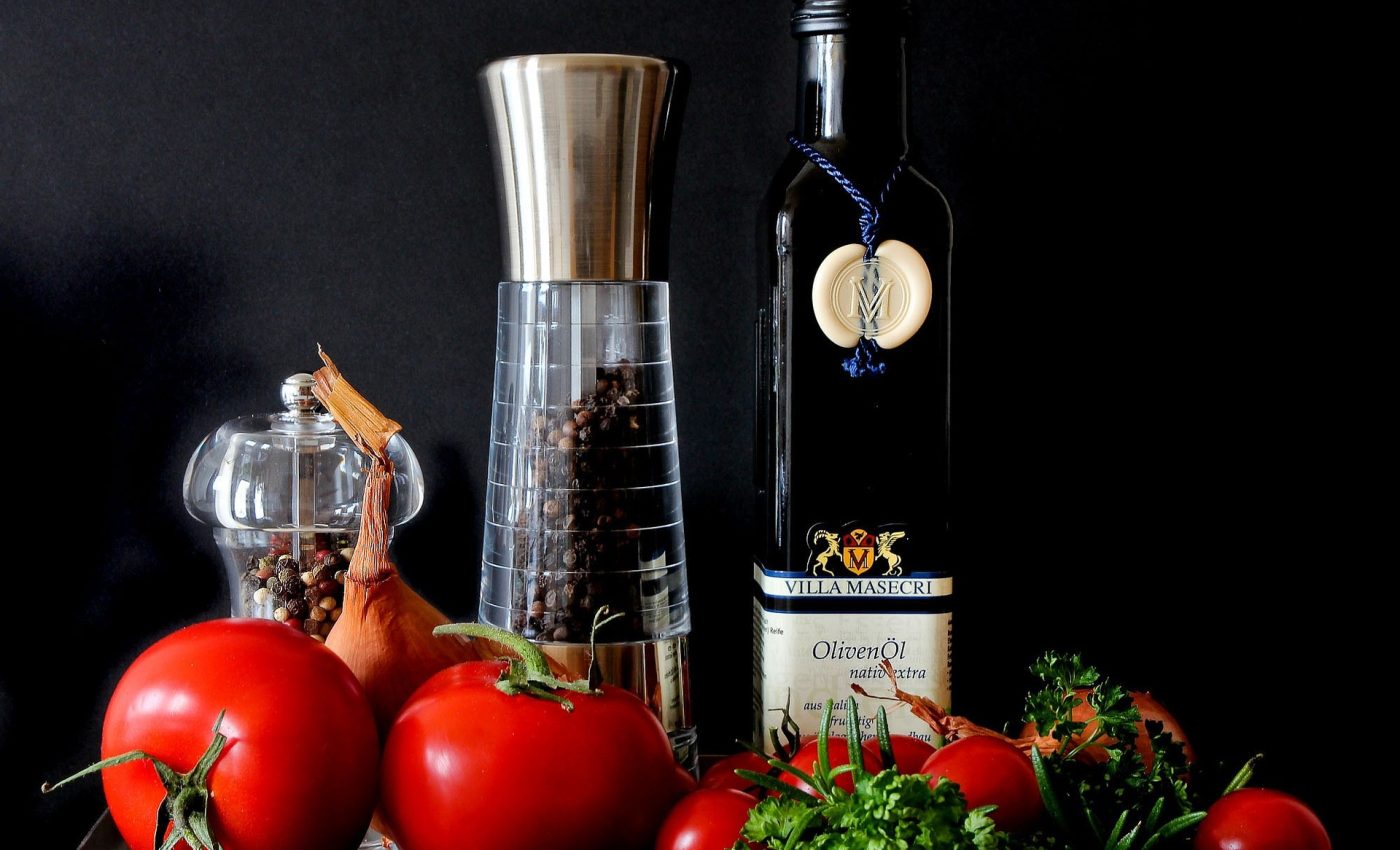 idei simple sa pastrezi alimentele - sfatulparintilor.ro - pixabay__com - olive-oil-346997_1920