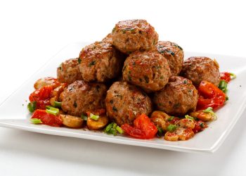 Chiftelute cu morcov marar si patrunjel