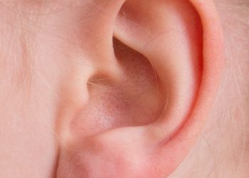 cel mai bun mod de a-ti curata urechile