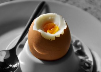 beneficii consum oua - sfatulparintilor.ro - pixabay_com - breakfast-egg-2209048