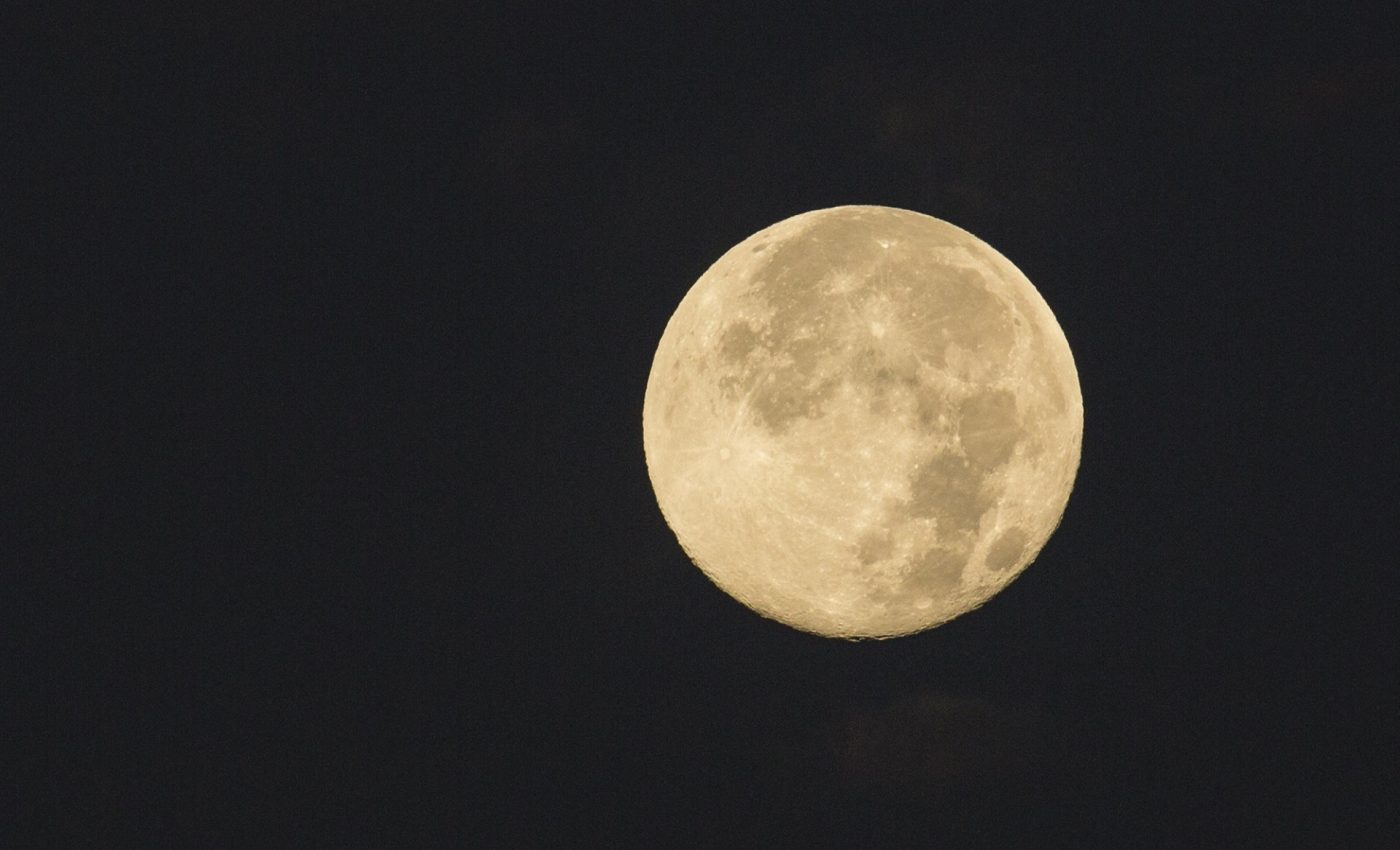 luna neagra - sfatulparintilor.ro - pixabay_com - full-moon-912130