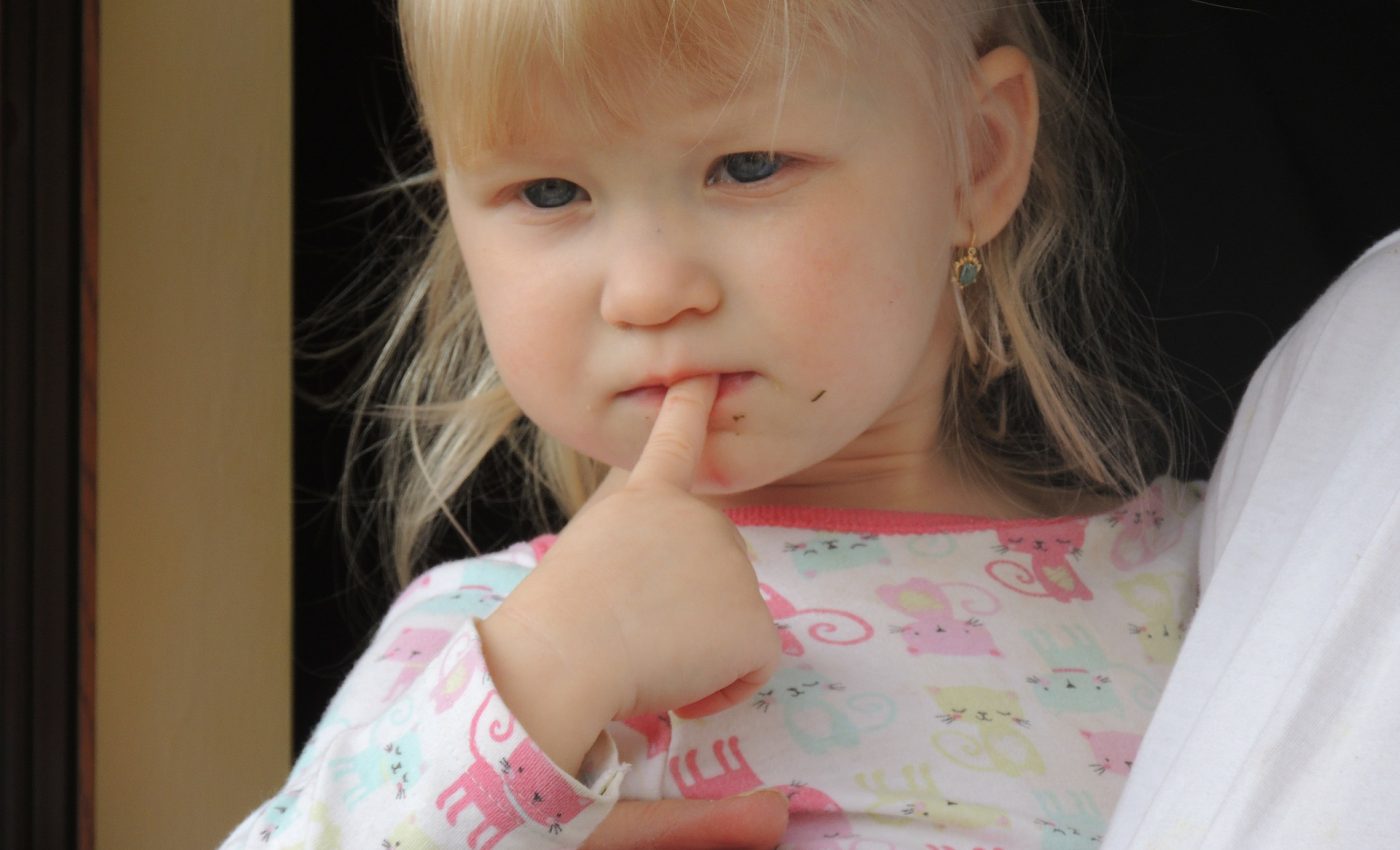 Cum sa dezveti copilul de suptul degetului