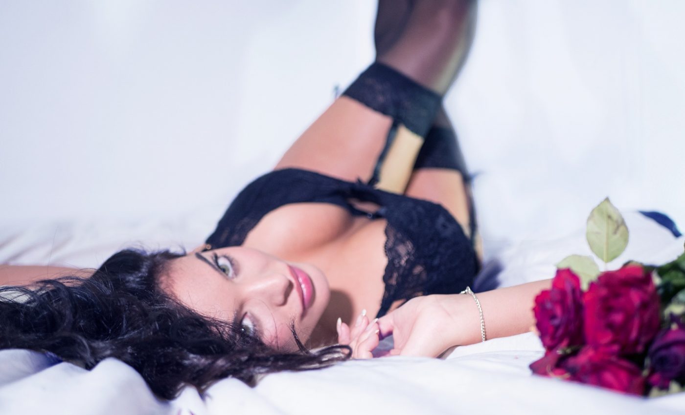femei sexy - sfatulparintilor.ro - pixabay_com - lingerie-2616801_1920