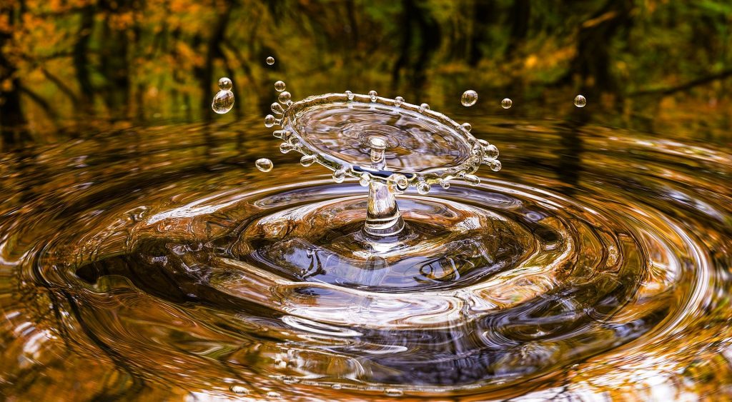 apa te poate imbolnavi - sfatulparintilor.ro - pixabay_com - drop-3698073_1920