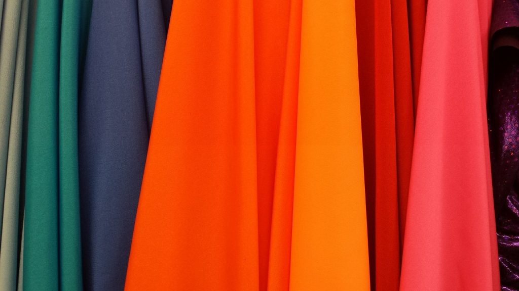 Ce spune culoarea hainelor - sfatulparinitlor.ro - pixabay-com - colorful-620520_1920