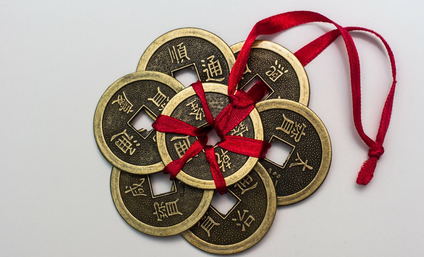 horoscop chinezesc 2018 - amulete feng shui - sfatulparintilor.ro - pixabay_com - chinese-coins-167824_1920