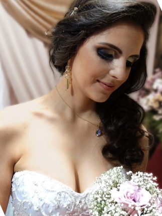 rochie de mirasa - bust generos - sfatulparintilor.ro - pixabay_com - marriage-3032225_1920