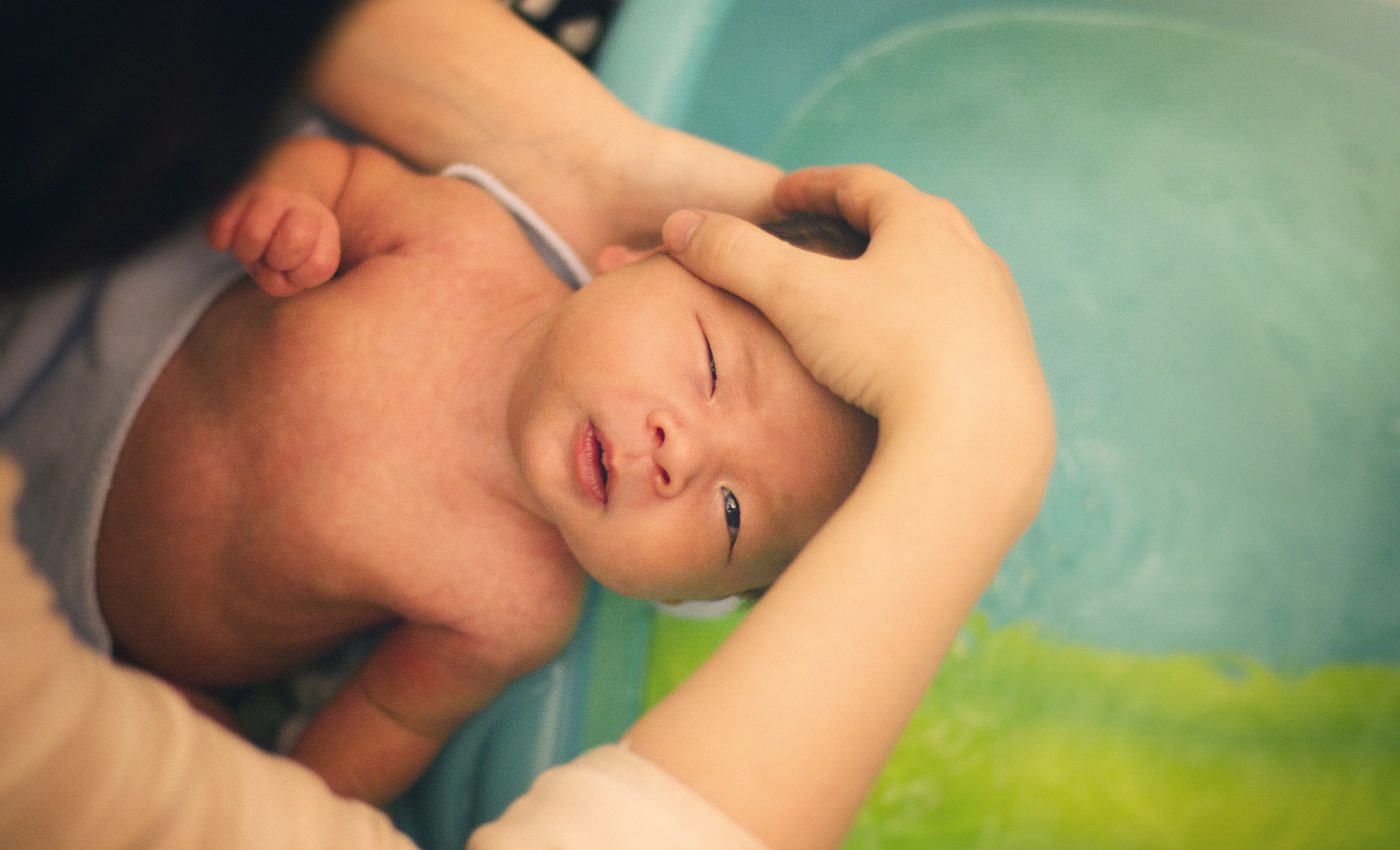 cum faci baie bebelusului - sfatulparintilor.ro - pixabay_com - baby-2859657_1920