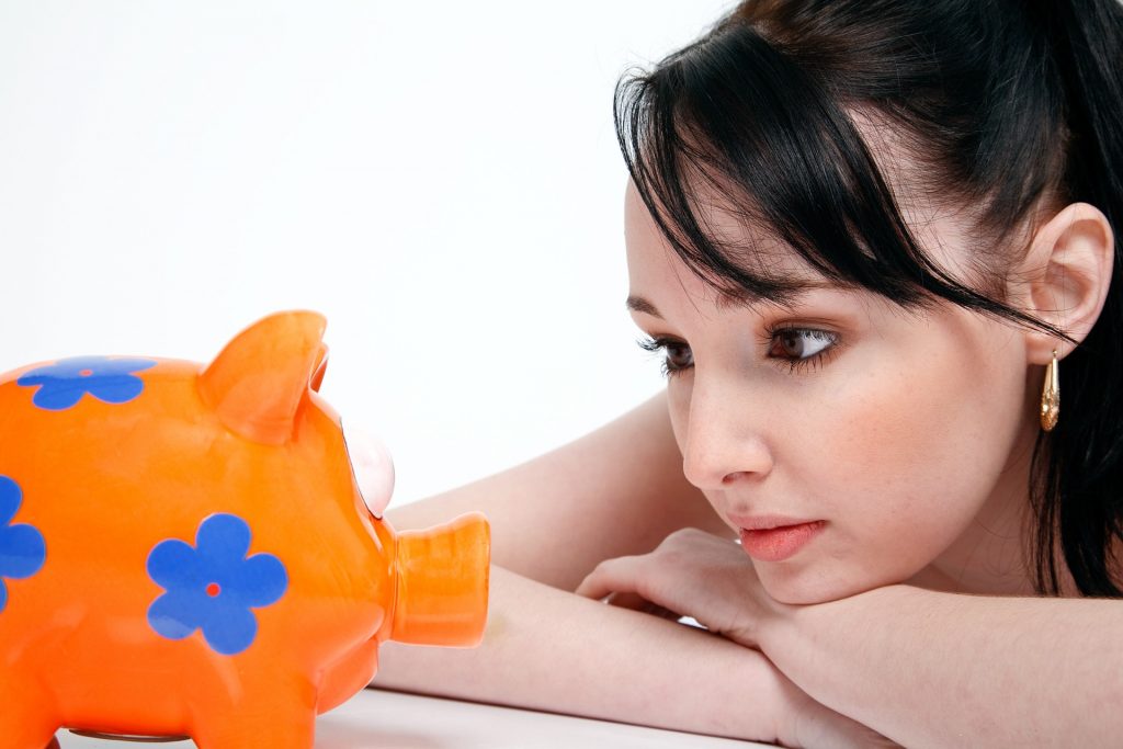 banii nu aduc fericirea - sfatulparintilor.ro - pixabay_com - piggy-bank-850607_1920