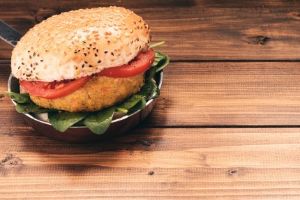 mancare rapida - burger de curcan - sfatulparintilor.ro - pixabay_com - veggie-2281212_1920