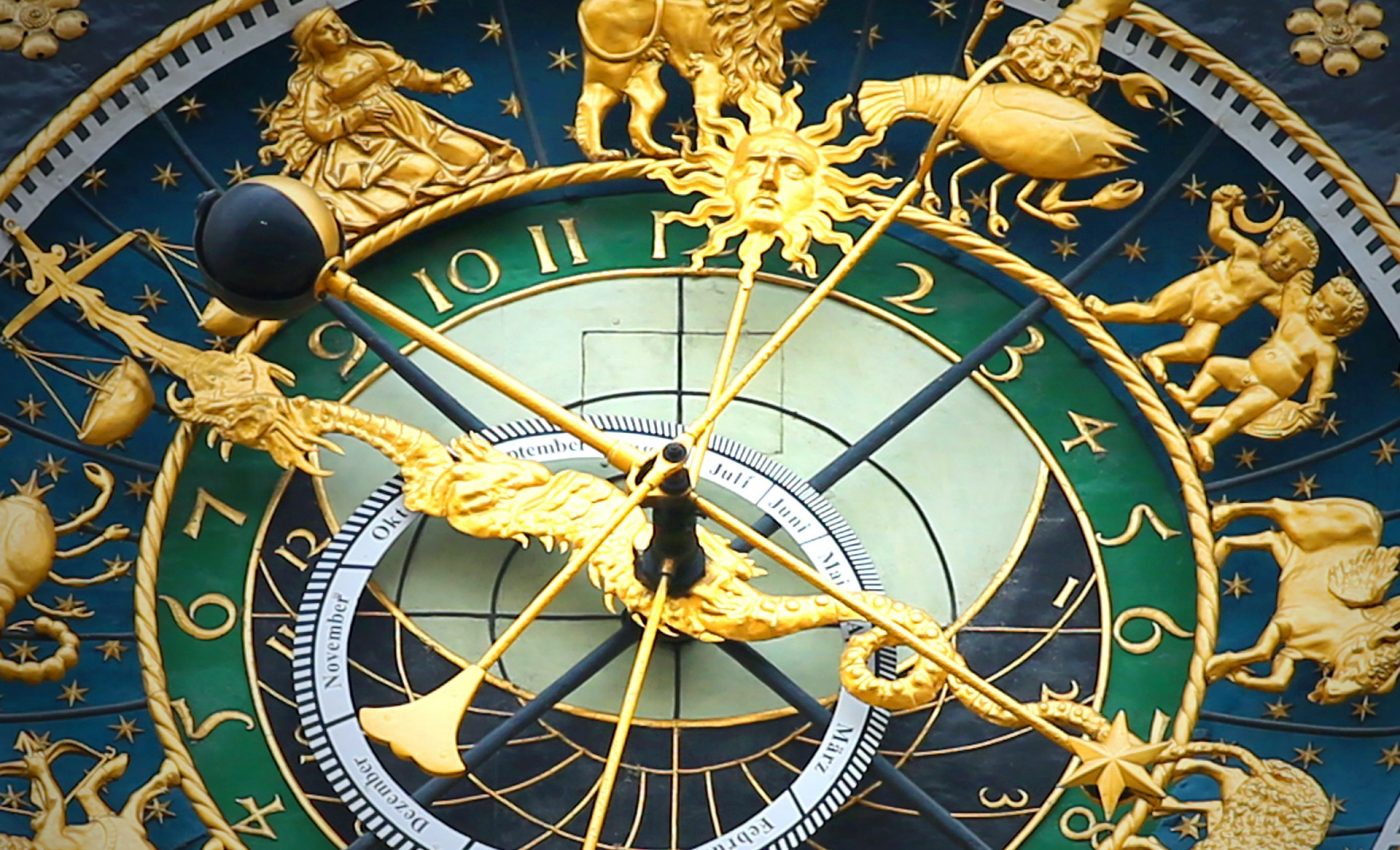 horoscop zilnic - sfatulparintilor.ro - pixabay_com - astronomical-clock-408306_1920