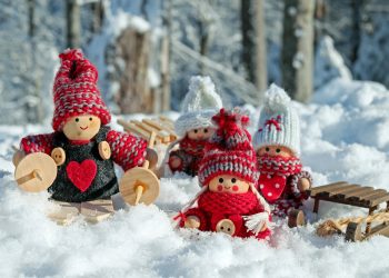 sarbatori de iarna -sfatulparintilor.ro - pixabay_com - doll-figures-3015495_1920