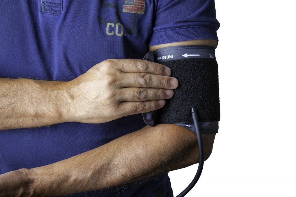 Tensiune arteriala mare - sfatulparintilor.ro - pixabay_com - blood-pressure-monitor-1749577_1920