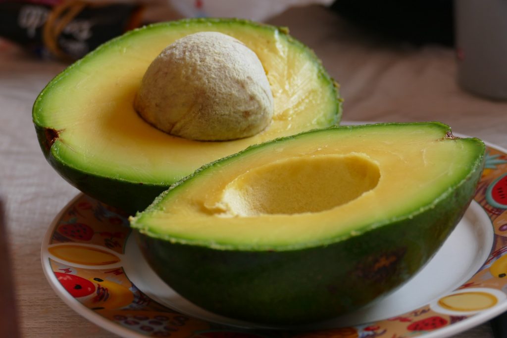 despre avocado - sfatulparintilor.ro - pixabay_com - avocado-878958_1920