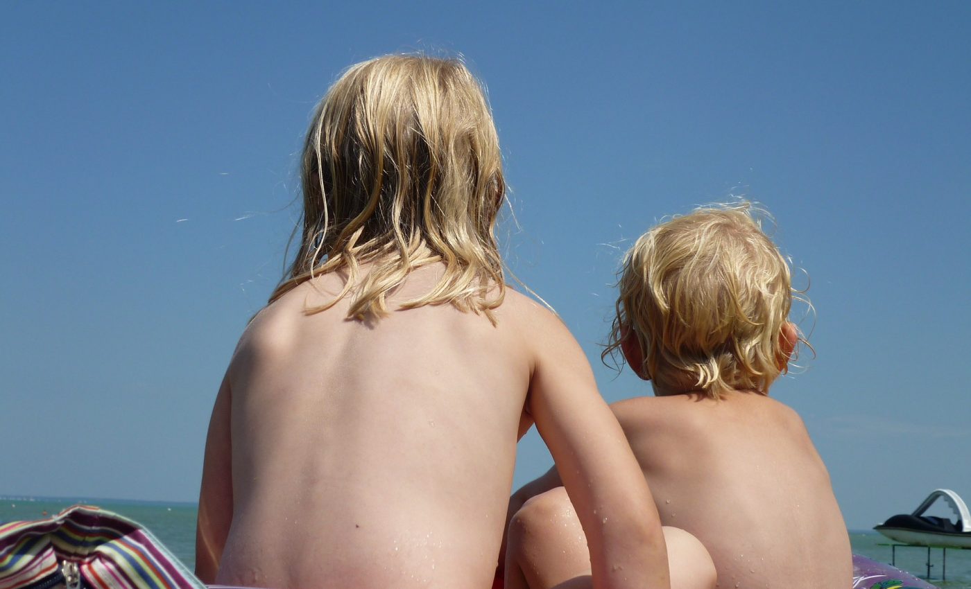 probleme de piele la copii - sfatulparintilor.ro - pixabay_com - swim-338747_1920