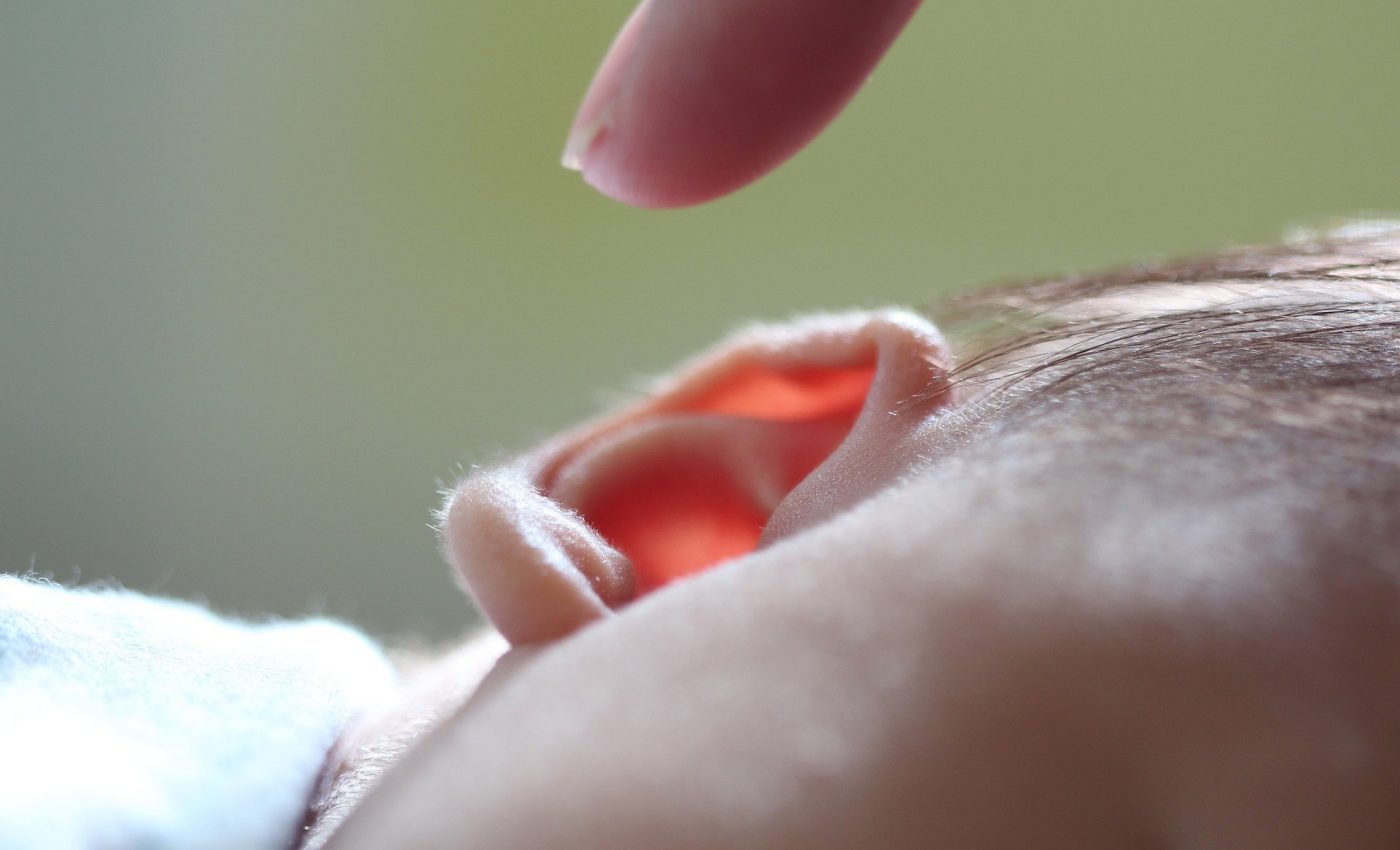 infectiile urechii la bebelus - sfatulparintilor.ro - pixabay_com - ears-2545756_1920