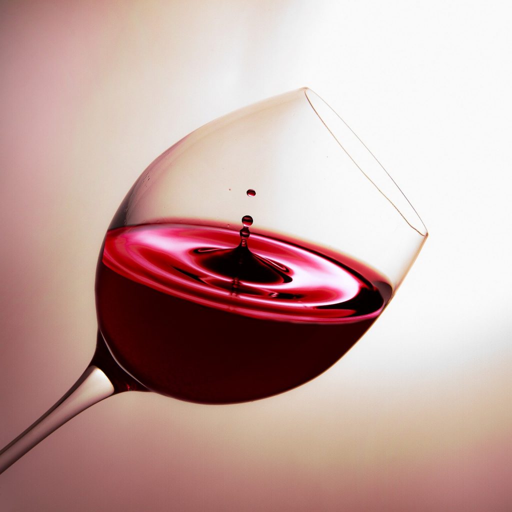 vin rosu - sfatulparintilor.ro - pixabay_com - glass-3077869_1920