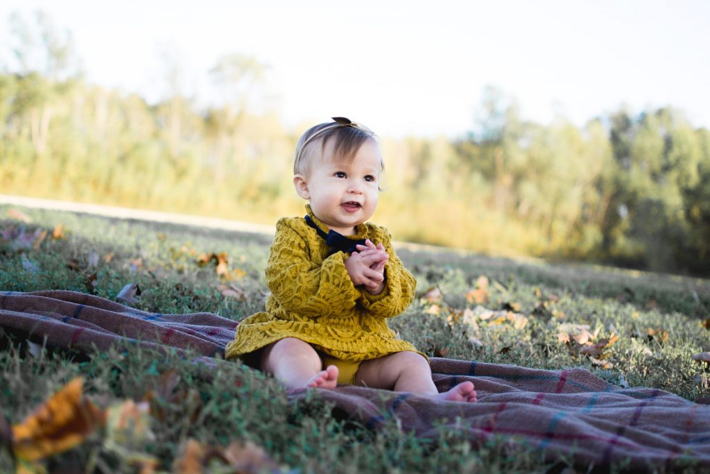Nume de fete RARE - sfatulparintilor.ro - pixabay_com - baby-wearing-yellow-crochet-long-sleeve-dress-sitting-on-713959