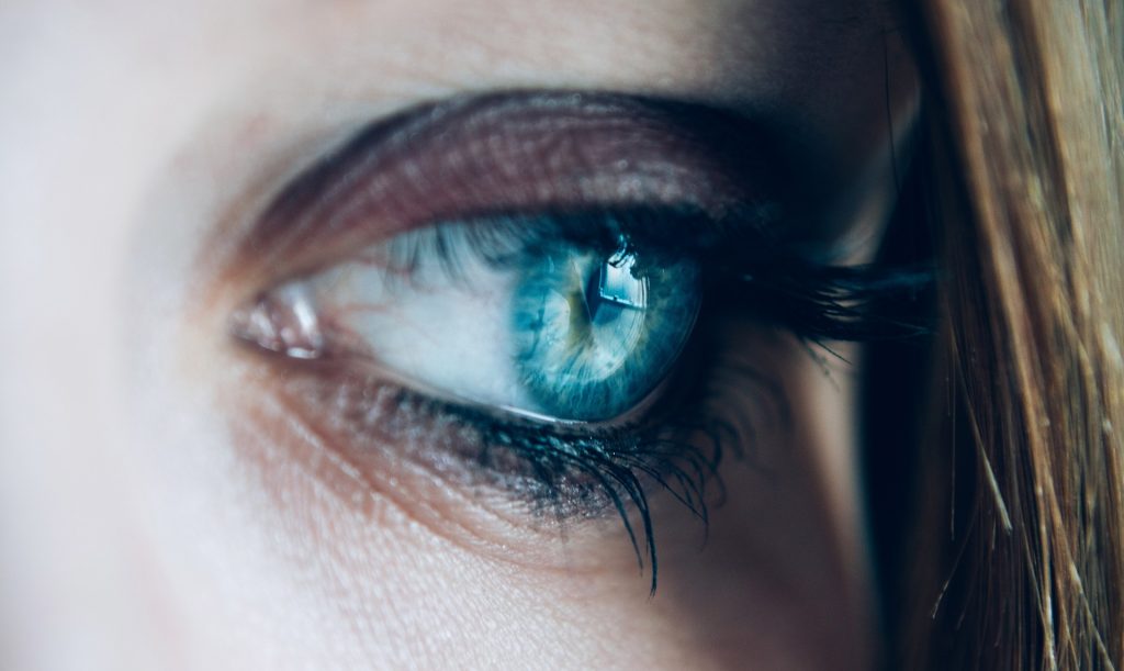 curiozitati despre ochi - sfatulparintilor.ro - pixabay _ com - close-up-1837213_1920