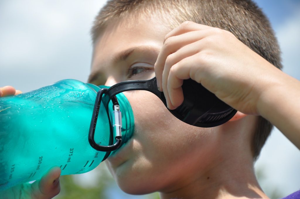 Ce inseamna cand copilul bea multa apa - sfatulparintilor.ro - pixabay_com - thirst-1474240_1920