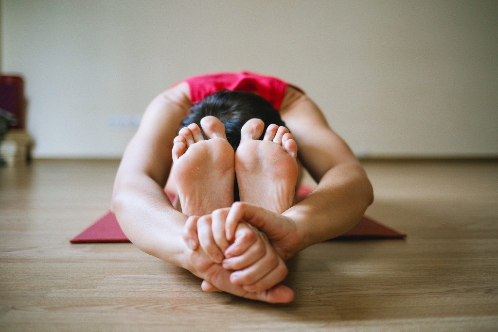 ciuperca piciorului - sfatulparintilor.ro - pixabay-com - yoga-1146277_1920