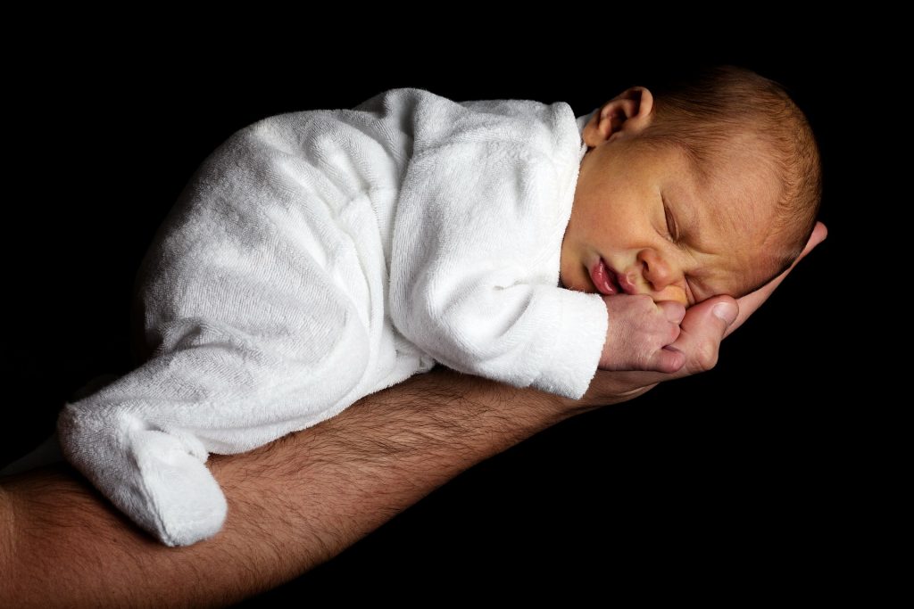 Eructatia la bebelusi - sfatulparintilor.ro - pixabay_com - baby-20339_1920
