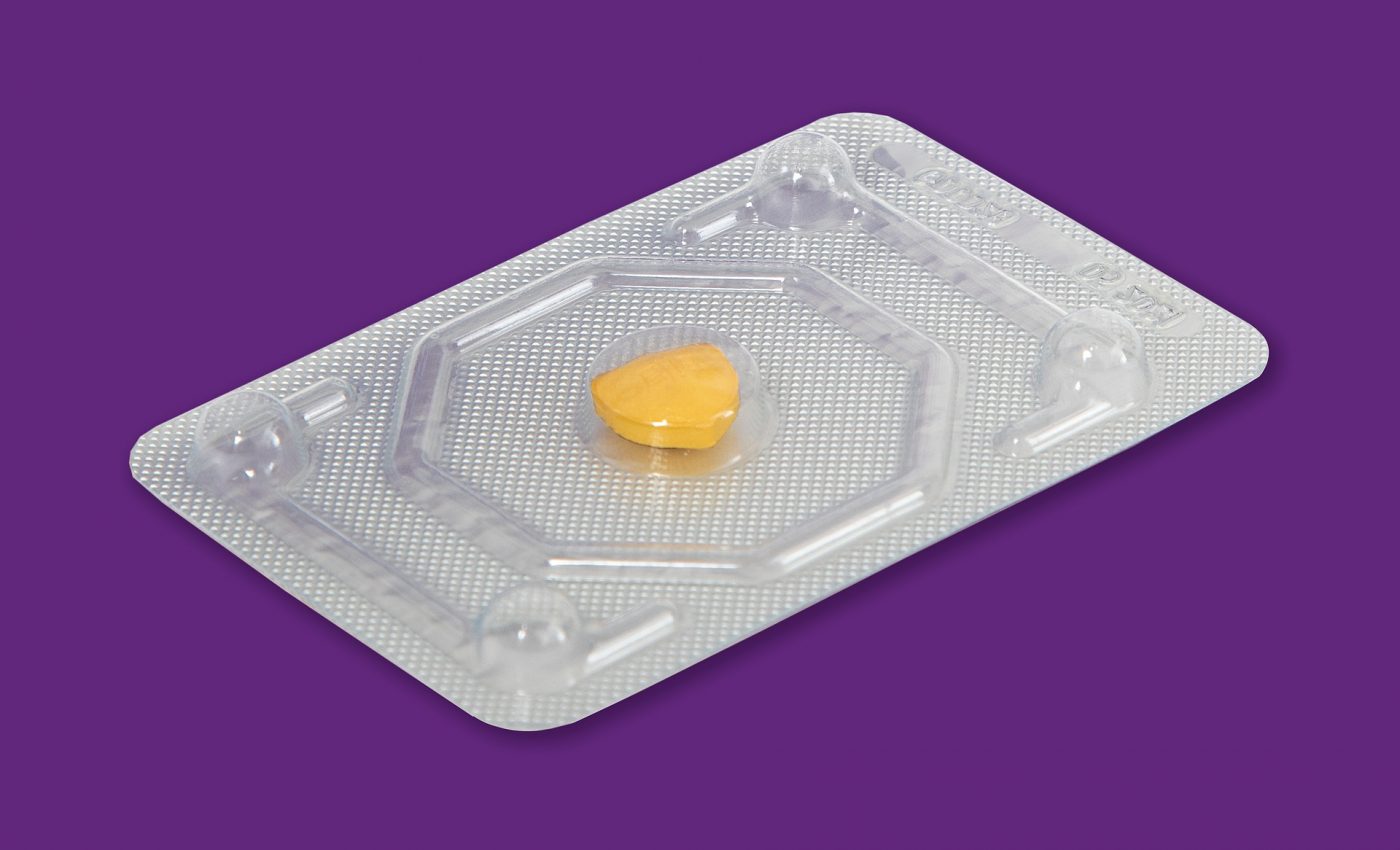 Pastila de a doua zi face parte din categoria contraceptivelor de urgenta, alaturi de sterilet. Nu este recomanda sa iei in mod curent pastila de a doua zi, ci sa o folosesti NUMAI in caz de urgenta.