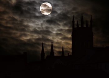 eclipsa in penumbra de Luna plina