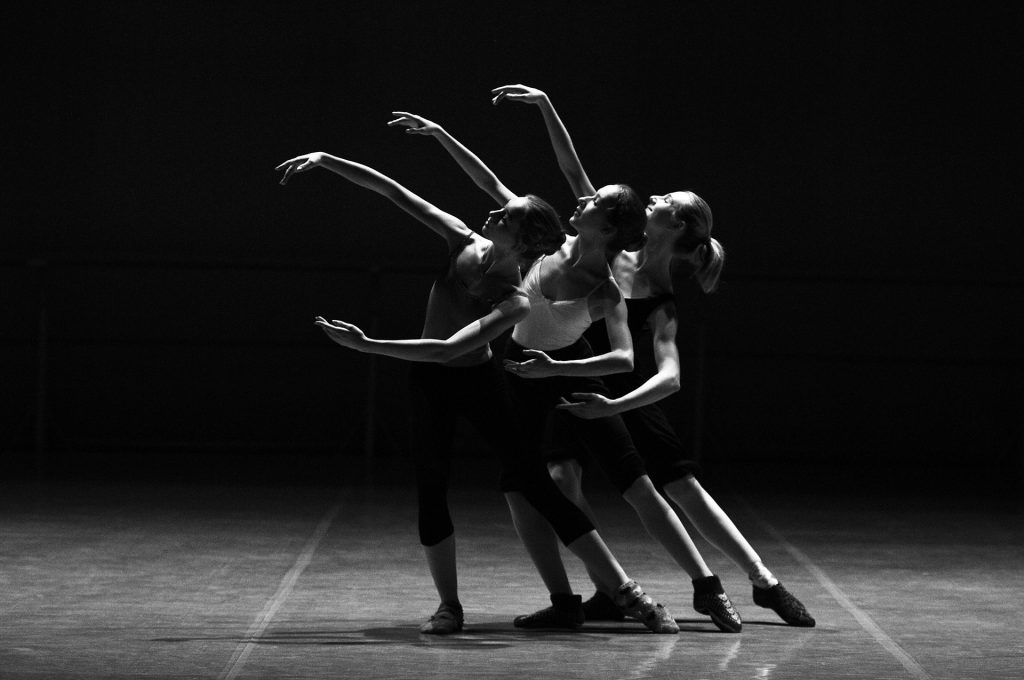 Beneficiile dansului - sfatulparintilor.ro - pixabay_com - ballet-1376250_1920