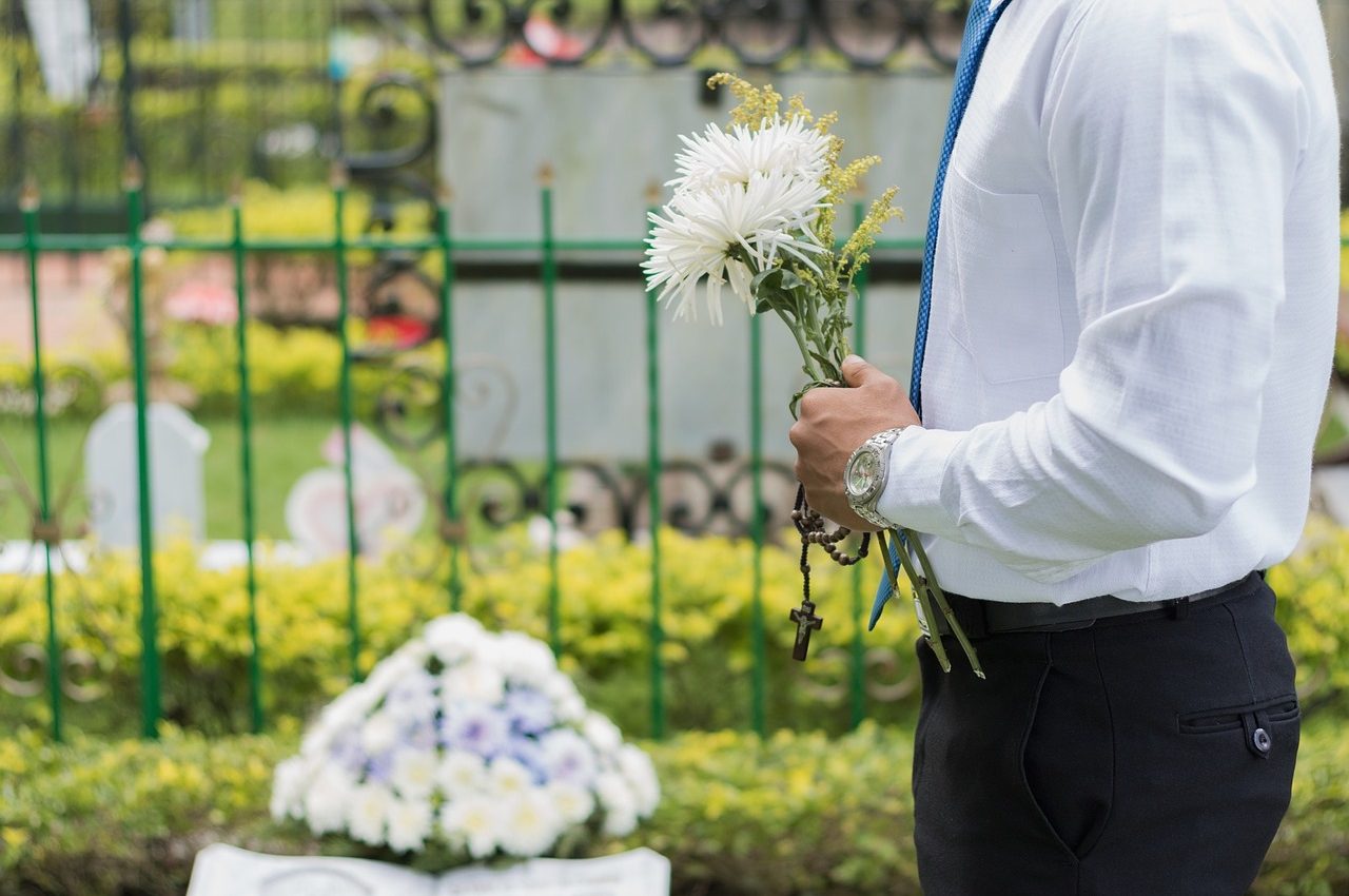 Ce sa nu faci la o inmormantare - sfatulparintilor.ro - pixabay_com - funeral-2511124_1280