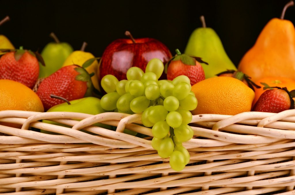 De ce nu trebuie sa mancam fructe seara - sfatulparintilor.ro - pixabay_com - fruit-basket-1114060_1920