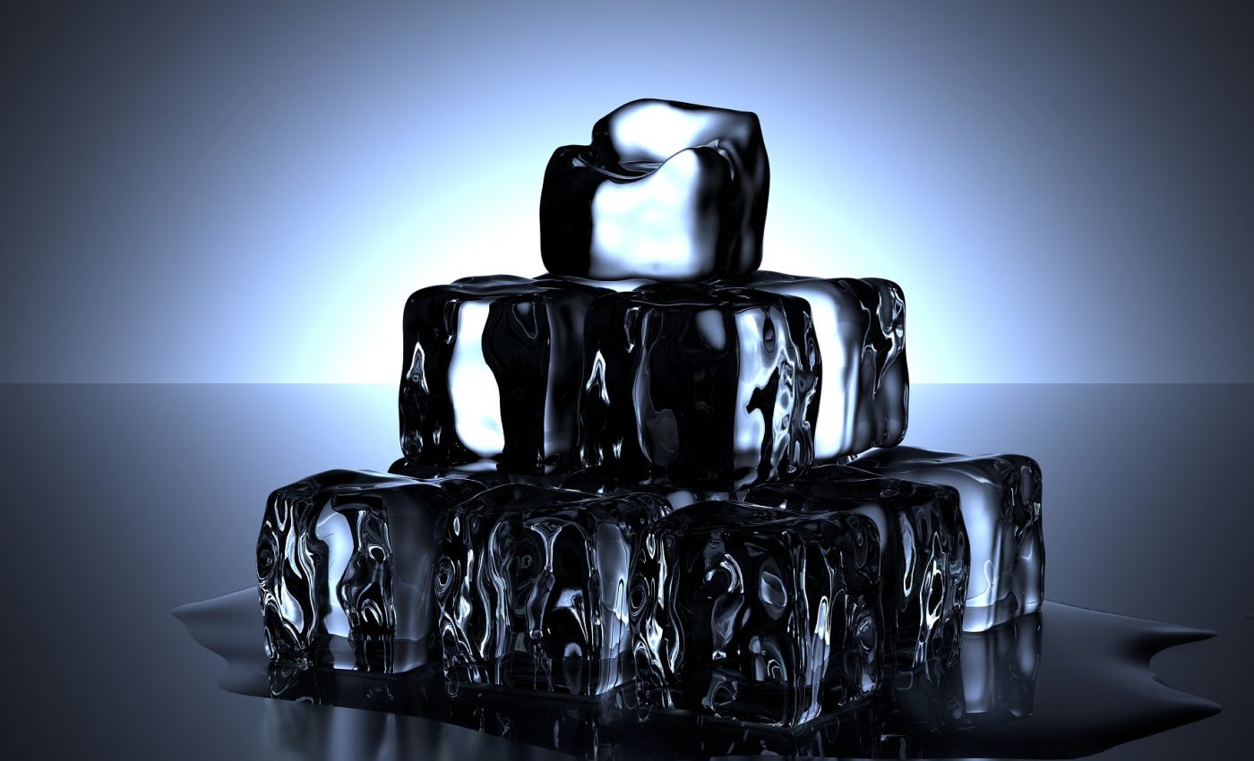 Dieta cu gheata - sfatulparintilor.ro - pixabay_com - ice-cubes-1224804_1920