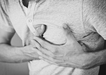 Prim ajutor in caz de infarct - sfatulparintilor.ro - pixabay_com - heartache-1846050_1920