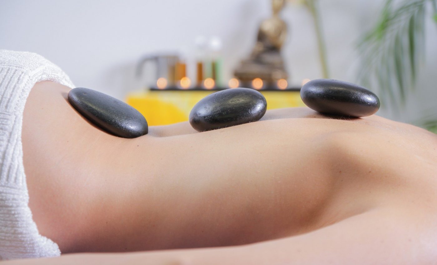 Beneficiile masajului - sfatulparintilor.ro - pixabay_com - massage-2717431_1920