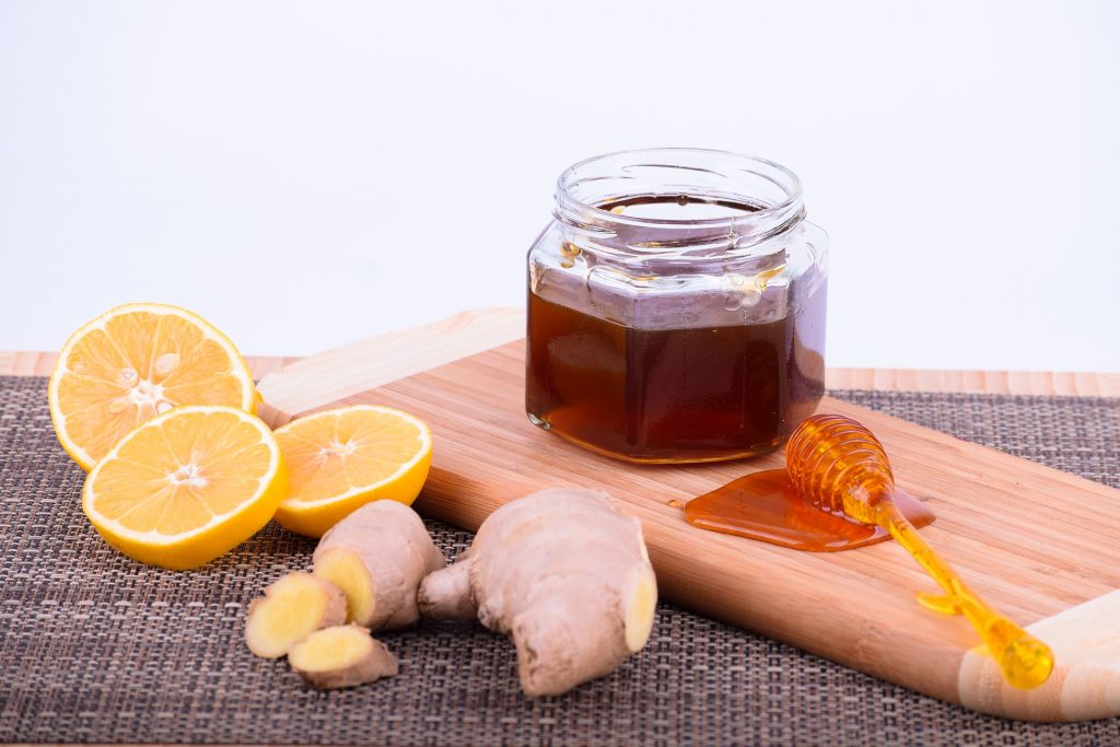 Beneficiile ghimbirului cu miere - sfatulparintilor.ro - pixabay_com - honey-3434198_1920